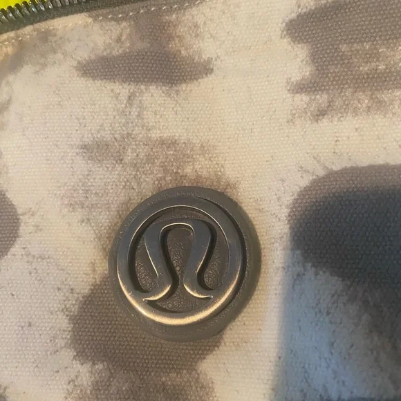 Lululemon White and Gray Large Bag - Picture 3 of 13